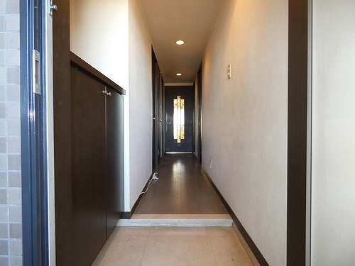 ライオンズガーデン大宮・大和田公園 玄関（内装工事前）