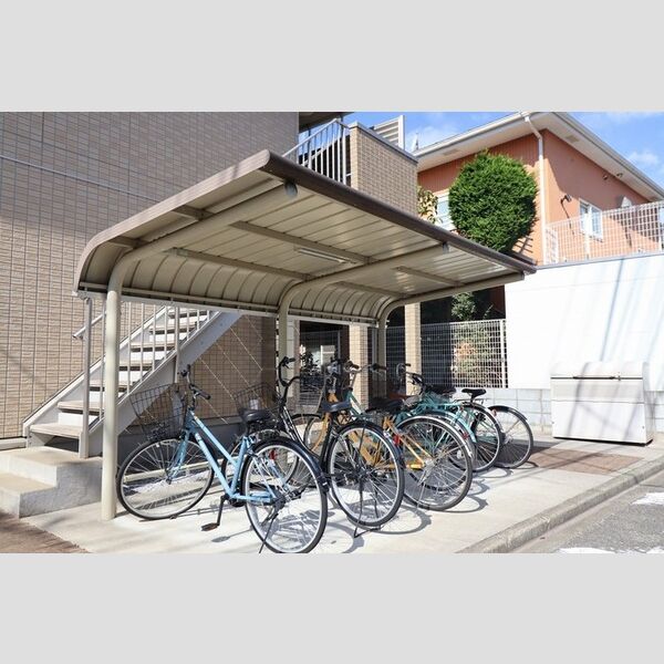 エル・フラワー 屋根付き駐輪場
