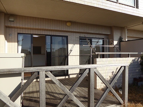 ライオンズタワー片瀬江ノ島1階 ウッディーテラス　※2023年1月撮影