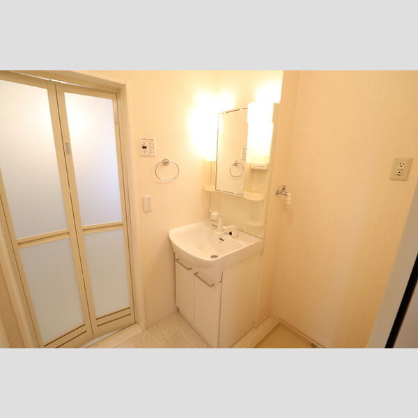 ソレイユ　B106号室 洗髪洗面化粧台