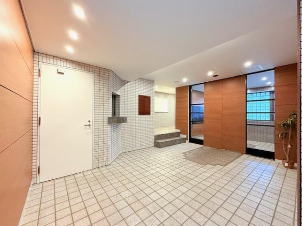 リエール若松町5階 エントランス