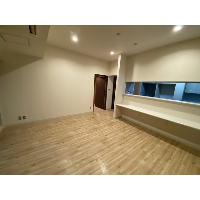 ポートタワー山下町301号室 リビング