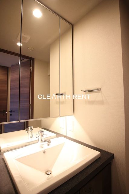 コンシェリア後楽園　ＣＲＯＳＳＩＡ 収納付きの独立洗面台！