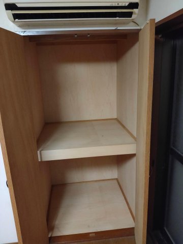 南区大岡1-2-6　1階 収納２