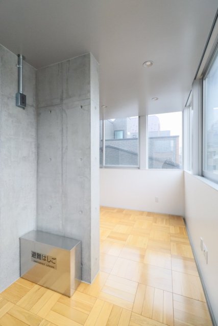 Ｍｏｎ－ｎａｋａ　Ａｐａｒｔｍｅｎｔ　Ｔｅｒｒａｃｅ4階 部屋その他