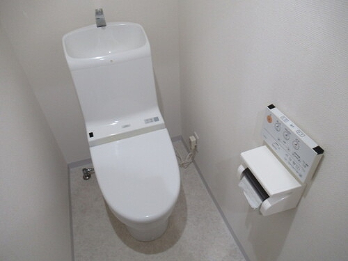 ナイスアーバン武蔵浦和3階 洗浄便座付きトイレ