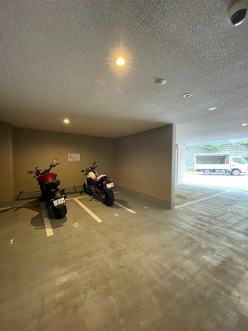 プレシス横濱紅葉坂7階 バイク駐輪場