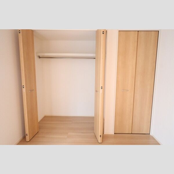 ビバーチェ203号室 洋室6.25帖 クローゼット・収納
