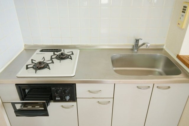 ロアール早稲田 システムキッチン（2口ガスコンロ・グリル付）