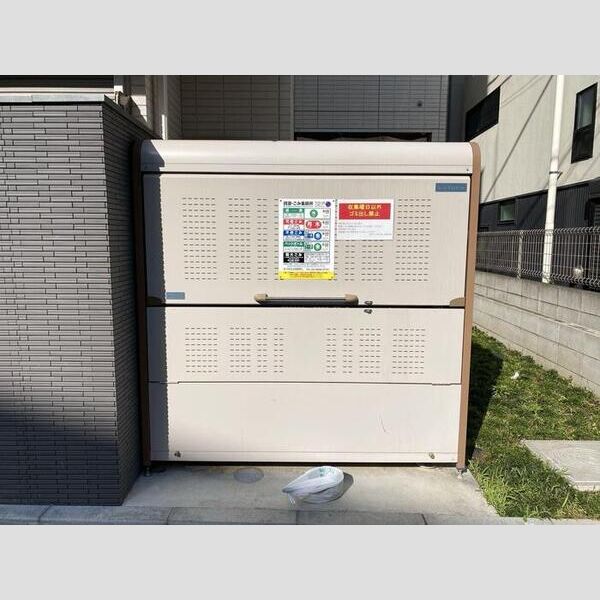 アヴァンス北烏山102号室 ごみ置き場