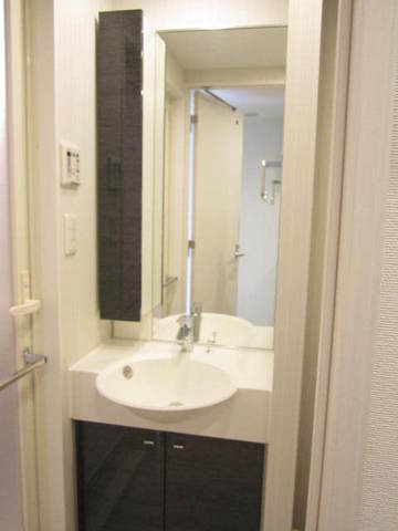 グランド・ガーラ桜木町駅前7階 スタイリッシュなデザインの独立洗面化粧台