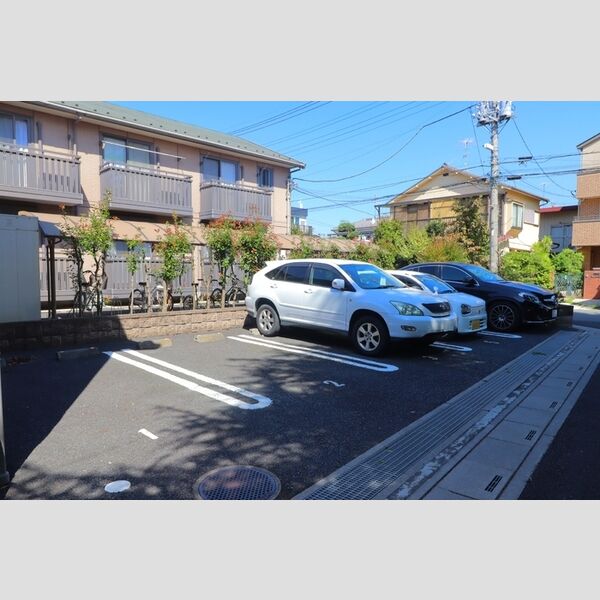 クレセール 駐車場