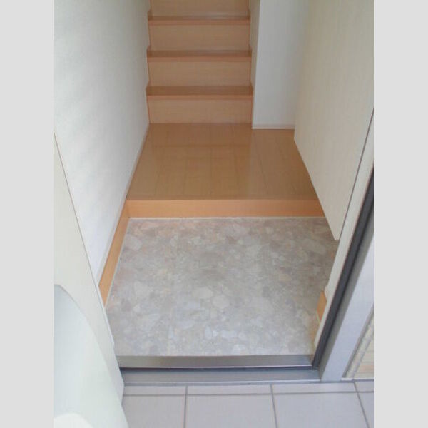 MODAN COURT 和 玄関