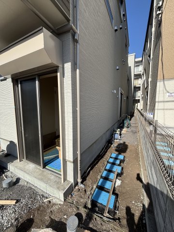 Ｓｏｌｅｉｌ　ＹＳ202号室 駐輪場へのアプローチ部分