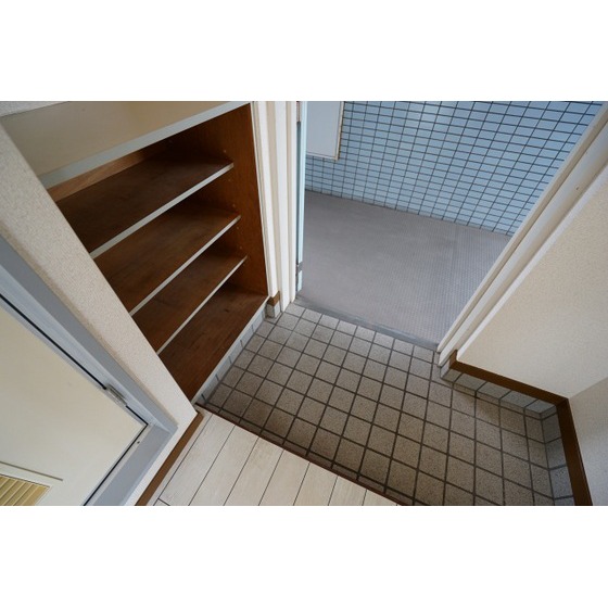 エレガンス綾瀬６ シューズボックス