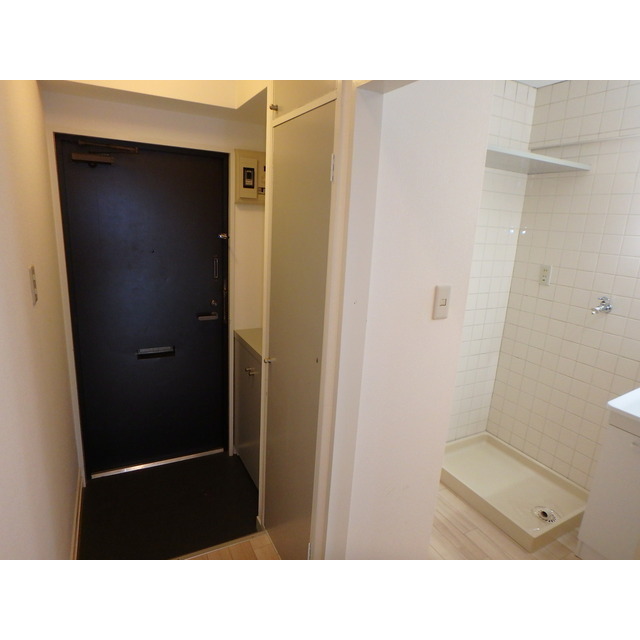 鳩ヶ谷ヒルズ105号室 玄関