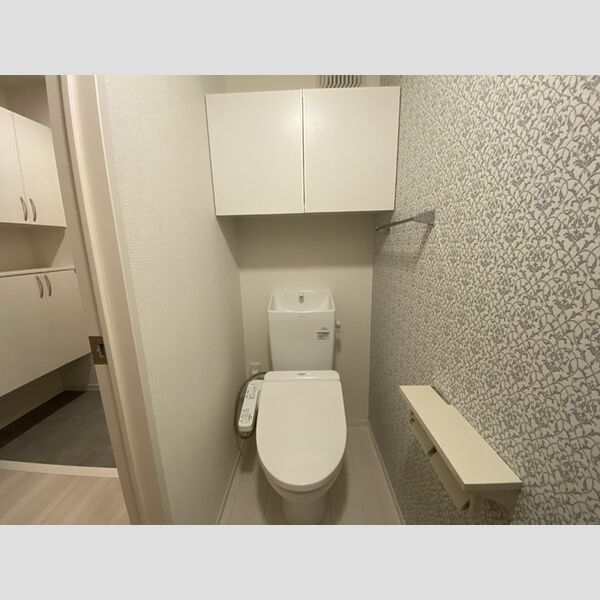 セレスティア南烏山 305号室　トイレ