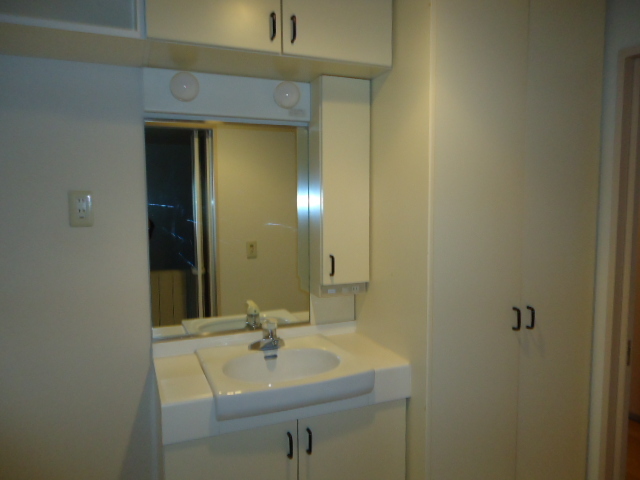 ラ・クラッセ西寺尾0405号室 洗面