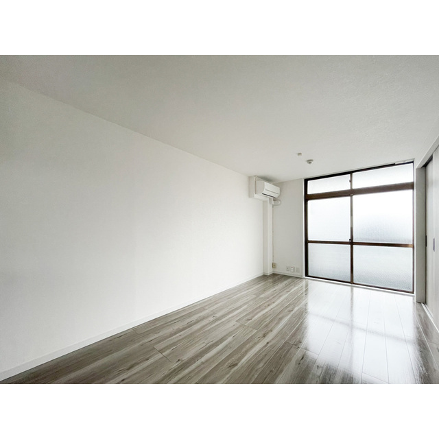 第六竹石マンション302号室 リビング