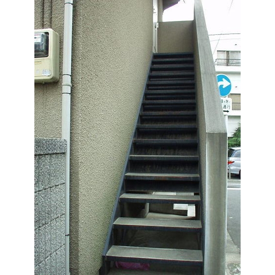 ハイムムラタ002F号室 階段