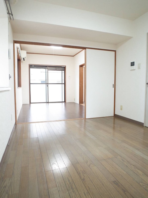 ドゥエル　イースト 間仕切りを開けると広いスペースに