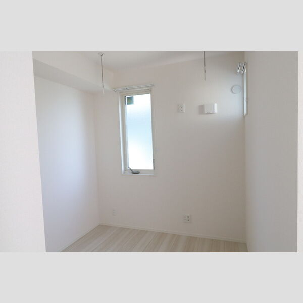 フラーリッシュ203号室 洋室