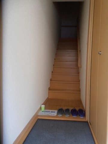 ブリーズ東海神Ａ2階 玄関