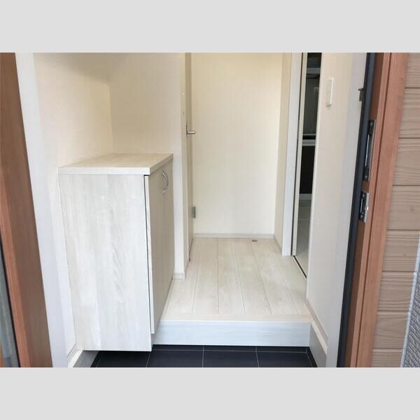 リーブルファイン岩槻本町 玄関