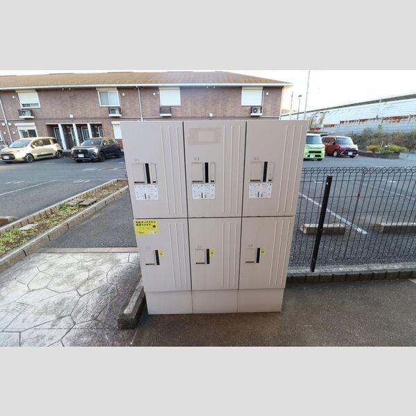 シャルドネ　A 宅配ボックス