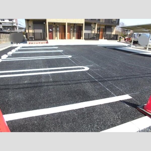 クローネ 駐車場