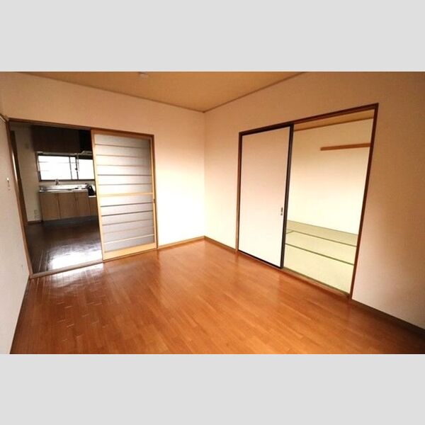 ニュー篠原ハイツ202号室 南側洋室