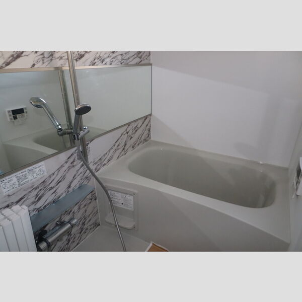 ヒルクレスト103号室 追い焚き給湯機能付き浴室