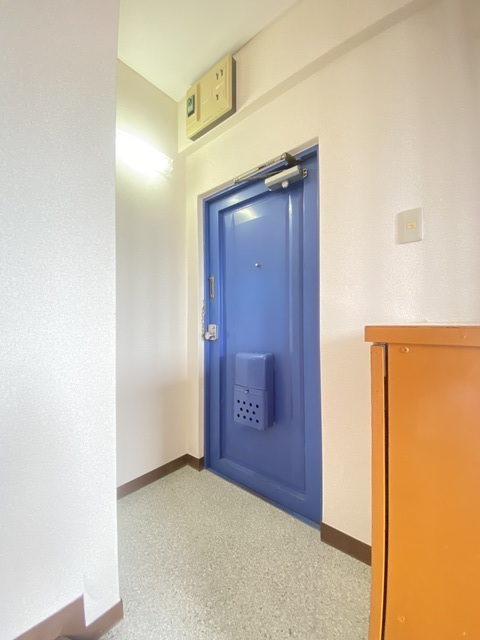 レジデンス三彰 玄関