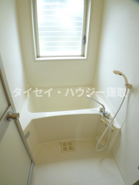 Ｏ・Ｓハイム お風呂に窓のあって換気できますね。