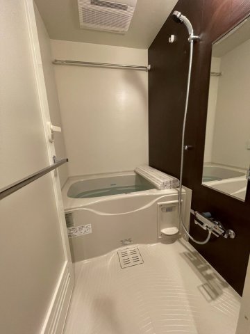 ガーラ・ステーション川崎久地5階 落ち着いた空間のお風呂です