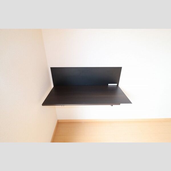 プルミエコート207号室 ワークデスク