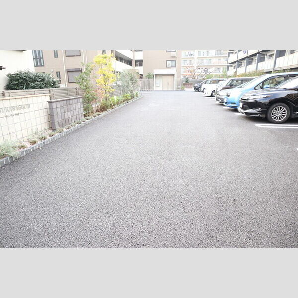クレスト川口101号室 駐車場