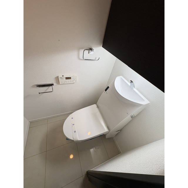 スパシエ練馬アヴィニティー302号室 トイレ