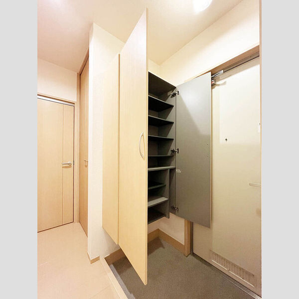 クレシア102号室 玄関