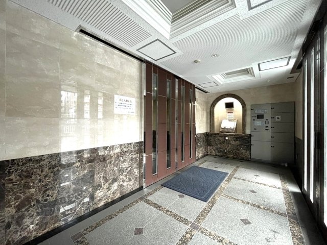 グリフィン横浜・岡野公園弐番館 エントランス