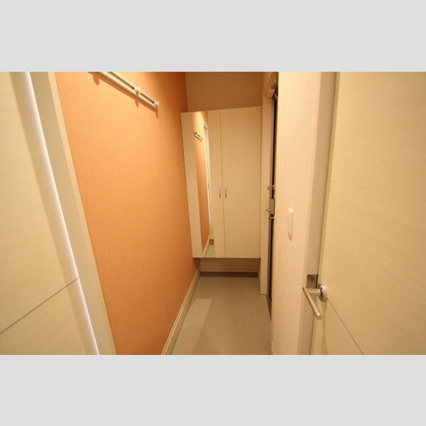 ボンメゾン 玄関にはミラー付きのシューズボックス!