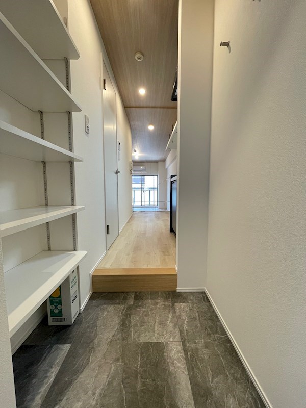 レジディア上野御徒町2階 玄関