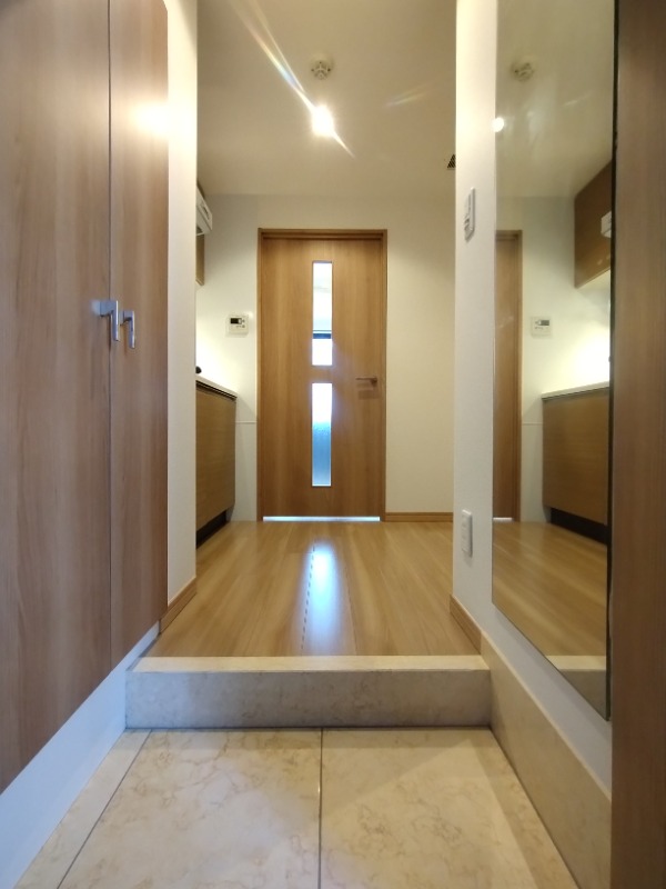 ハーモニーレジデンス田町6階 玄関