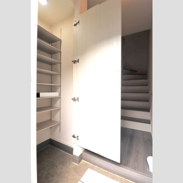 西臺　稀　上ノ臺(ニシダイマレウエノダイ)03号室 シューズボックス