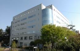 オリーブウェイ1階 私立明治大学生田校舎