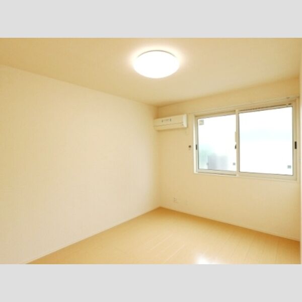 ボナール酒井根　Ⅰ号棟105号室 洋室6.2帖　照明・エアコン付いてます