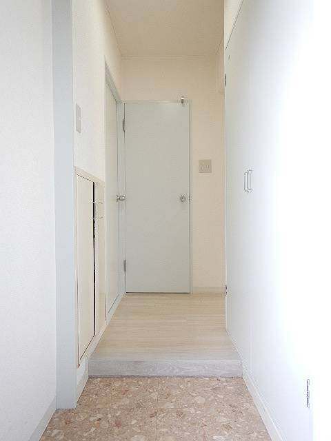 代田グリーンハイム 収納もある玄関です