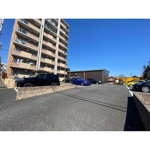 サン・クレスト702号室 駐車場