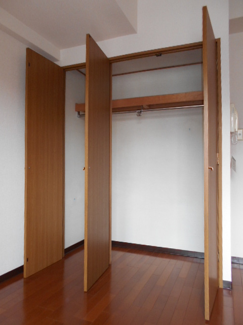 ルミエール反町0302号室 収納