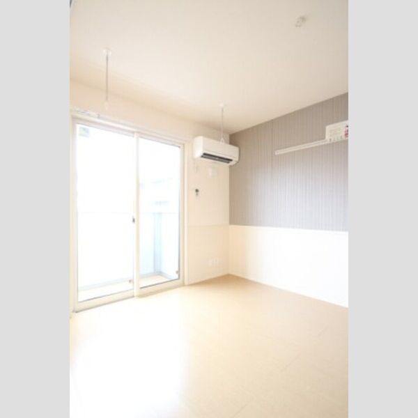 ヴィラ・アムールⅡ Ⅱ101洋室